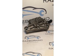 Кронштейн двигателя правый 8200408663  Renault Clio 3 (Рено Клио 3)
