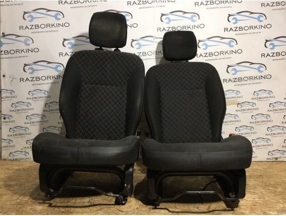 Передние сидения (пара) Renault Kangoo 2 (Рено Кенго) с дефектами